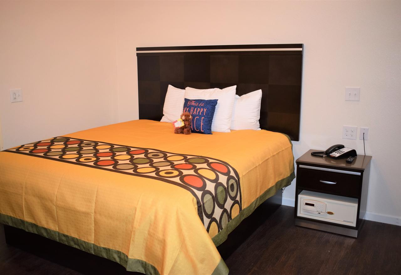 Texas Bungalows Hotel & Suites Остин Экстерьер фото