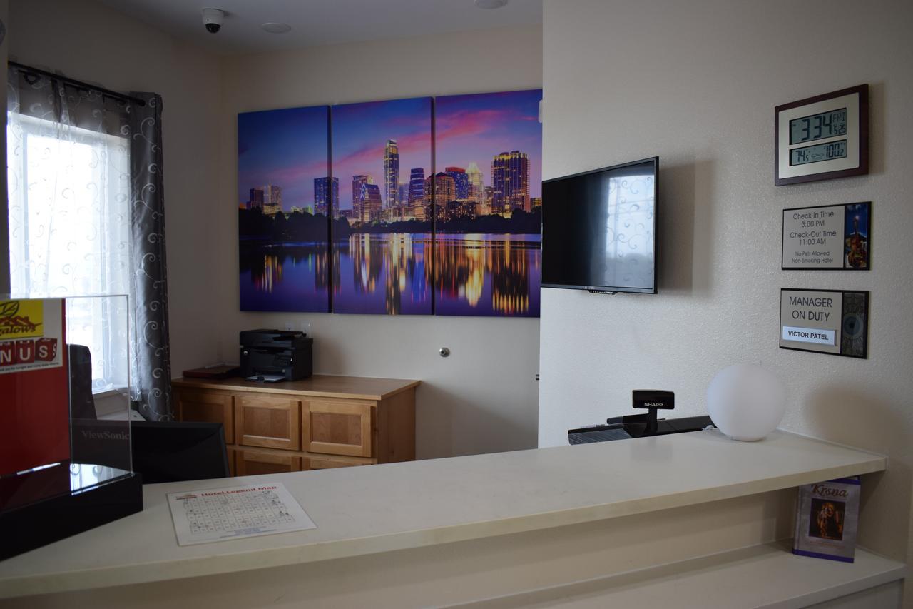 Texas Bungalows Hotel & Suites Остин Экстерьер фото