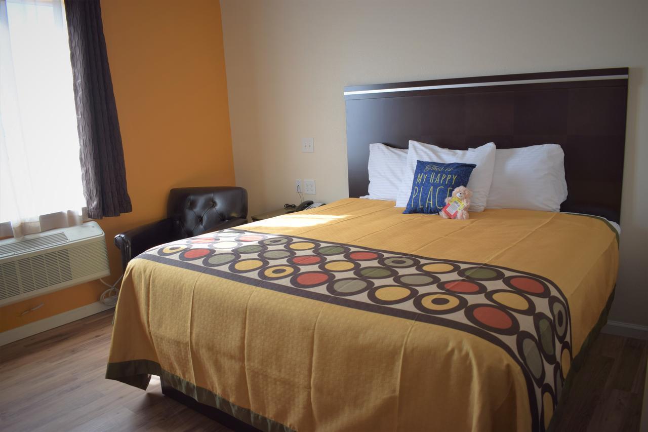 Texas Bungalows Hotel & Suites Остин Экстерьер фото